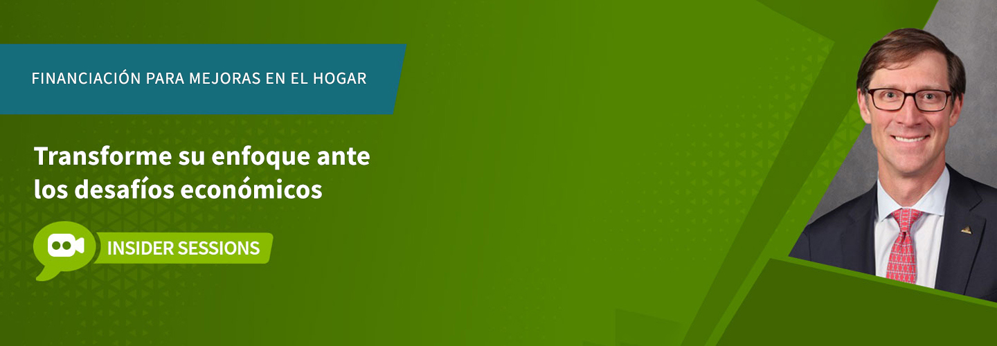 Imagen promocional para una sesión sobre financiación para reformas en el hogar. La parte izquierda presenta un fondo verde con motivos geométricos triangulares y el texto: "FINANCIACIÓN PARA REFORMAS EN EL HOGAR" y "Transforme su enfoque ante los desafíos económicos". Debajo del texto hay una insignia verde con un icono de cámara de video blanco y las palabras "SESIONES CON EXPERTOS". La parte derecha muestra a una persona con traje oscuro, camisa blanca y corbata con motivos rojos sobre un fondo gris.